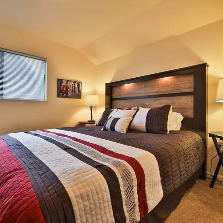 Happy Days! Downtown Guerneville! Bbq! Game Room!! Fast Wifi!! Dog Friendly!
